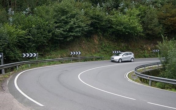 La N-632, a su paso por Arroes, es un tramo peligroso. 