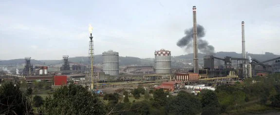 La factoría de Arcelor en Gijón, antes del cierre de las viejas baterías de cok. 