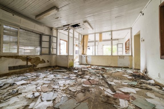 Estado que presenta el interior de una de las antiguas instalaciones de Chupa Chups. 