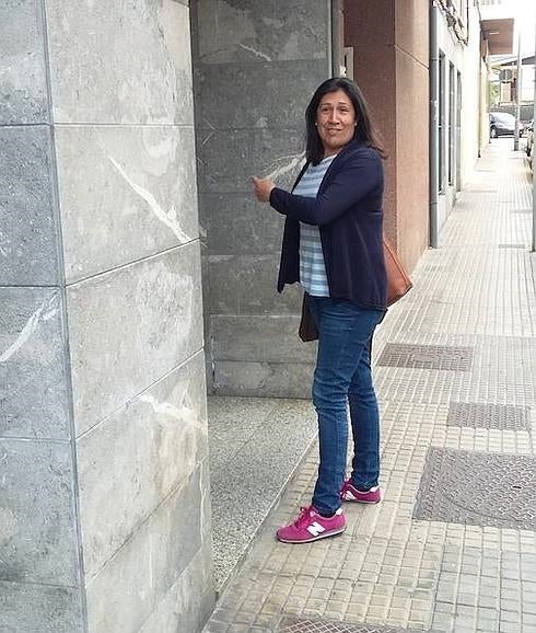 Esther Bustillo, a la entrada del juzgado.