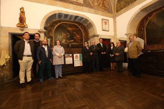 Nicolás García, Pablo González, Ángel Mesa, María Pilar Rodríguez, Gladis Menéndez, Ceferino Díaz, José María García, Carmen María Alonso, Teresa Cabrerizo y Ramón Ariznabarreta en la presentación. 