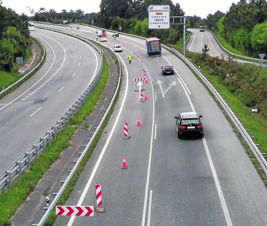 Señalización del carril que quedará cortado por las obras de mejoras. 