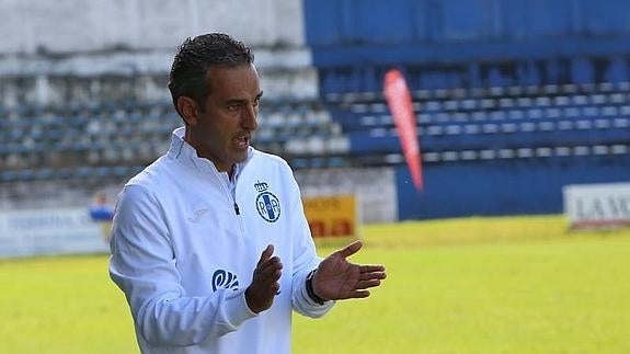 Pablo Lago, durante el último partido del Real Avilés ante el Lagun Onak