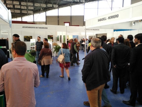 El público comenzó a visitar el ferial desde su apertura. 