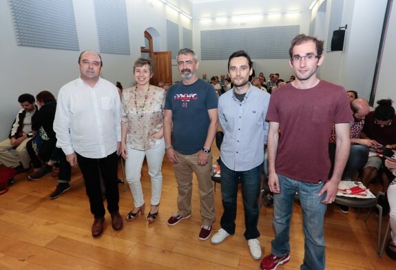 Por la izquierda, Jesús Maraña, Cristina Tuero, David Orihuela, Eduardo Corrales y Álvaro Granda. 