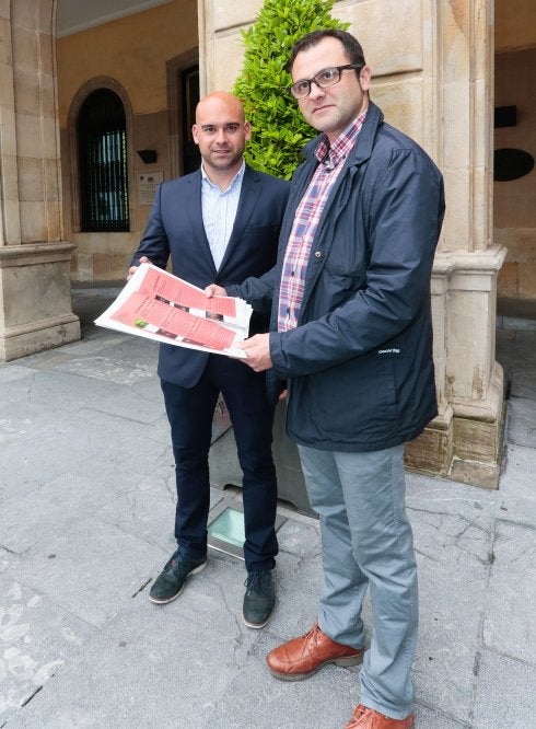 Jesús Martínez y Pedro Avello, jefe de administración. 