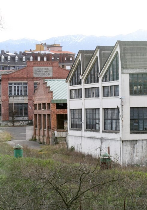 La antigua fábrica de armas de La Vega, cerrada desde 2013. 