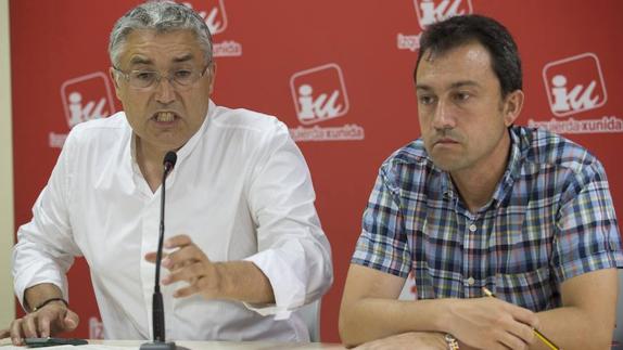 Manuel González Orviz y Oviedio Zapico durante una comparecencia conjunta en la sede de IU. 