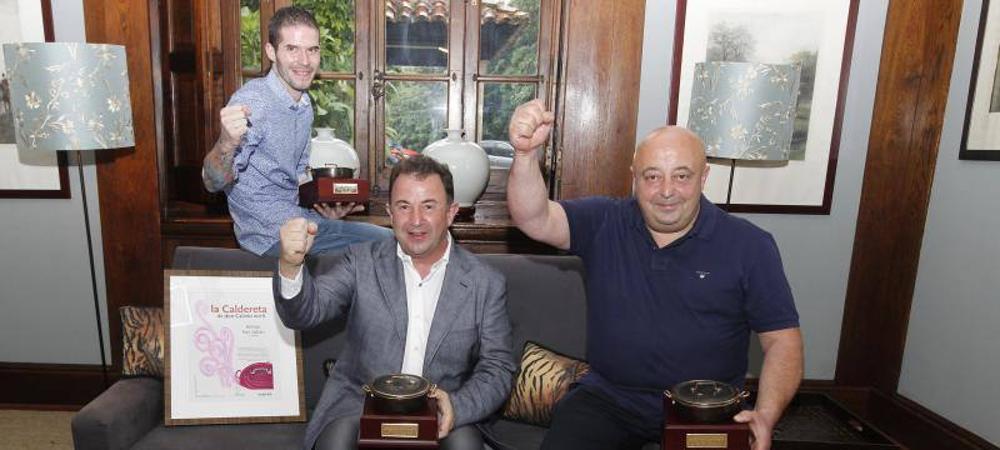 Berasategui y Ramón Celorio en primer término con San Julián, premio al Cocinero Joven, tras ellos.
