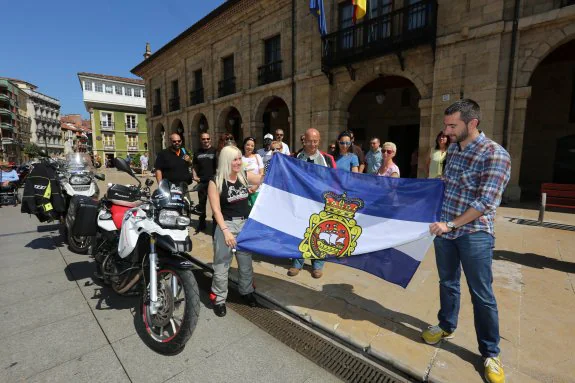 La moto de Sonia Barbosa ya tiene su bandera