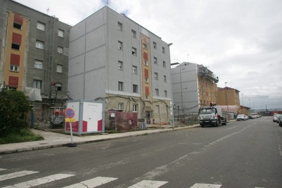 Obras en los edificios de Francisco Eiriz, en Jove. 