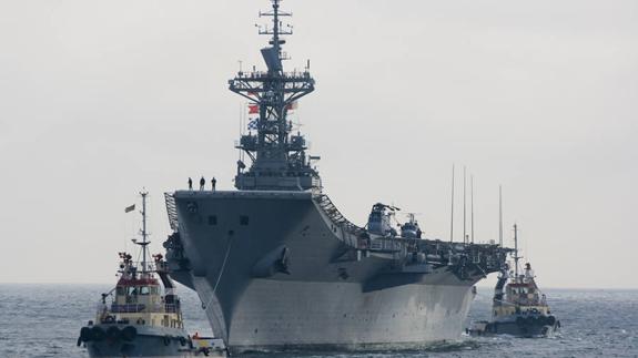 El portaviones Príncipe de Asturias, en su última visita a Gijón.