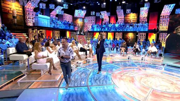 El enfado de Sandra Barneda con Víctor Sandoval: «¡Fuera de plató!»