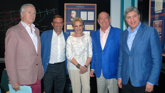 Fernando Guerra, Juan Antonio Vázquez, Monchita Pando, Antonio Suárez y José Luis Delgado, tras el Patronato de la Fundación Archivo de Indianos celebrado ayer. 