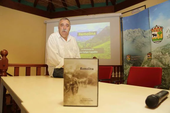 Luis Felipe Capellín presentó 'Remolina' en el Ateneo de Sames. 