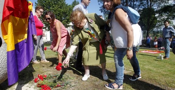 Homenaje a las Trece Rosas