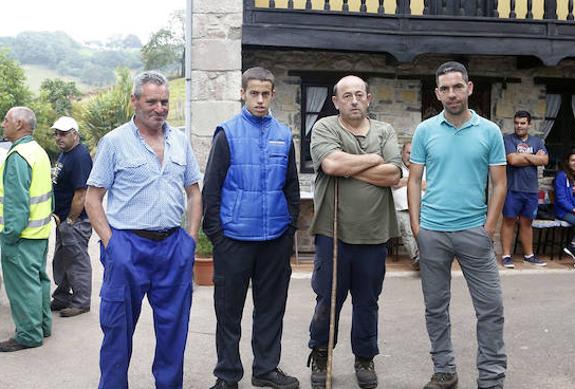 Juan José Foncueva, Rubén Foncueva, Fermín Alvarez e Iván Foncueva, ayer, en El Monte. 
