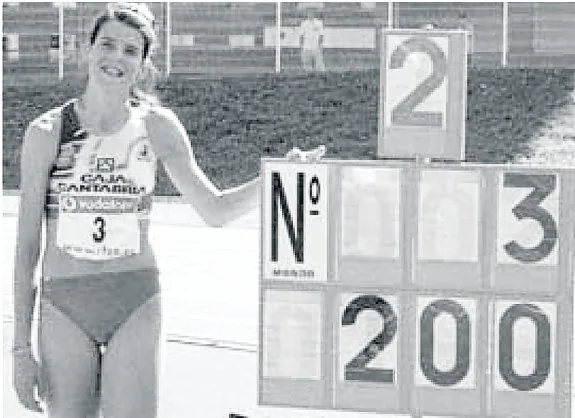 Ruth Beitia, el 26 de julio de 2003 en la pista de El Quirinal. :: LVA