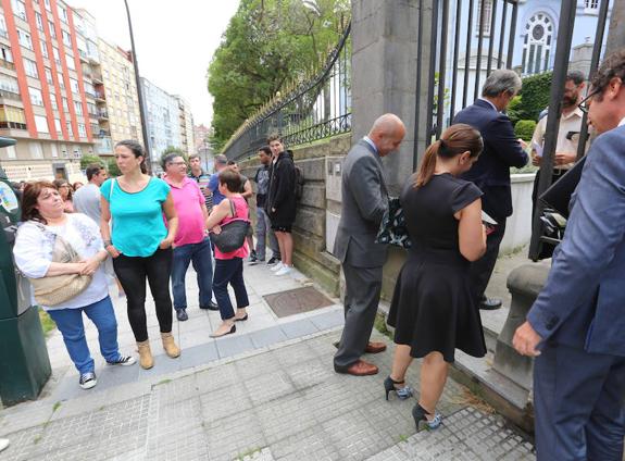 Algunos trabajadores se concentraron ante la sede de Melca en la última reunión del consejo de administración.