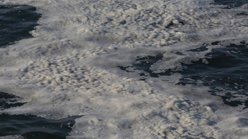 Las aguas contaminadas tras la rotura del emisario.