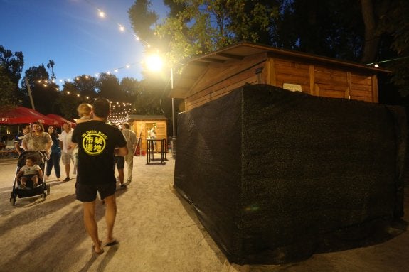La caseta del festival Central Park que fue precintada por la Policía Local. 
