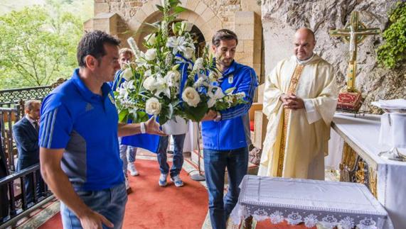 Momento de la ofrenda a la Santina. 