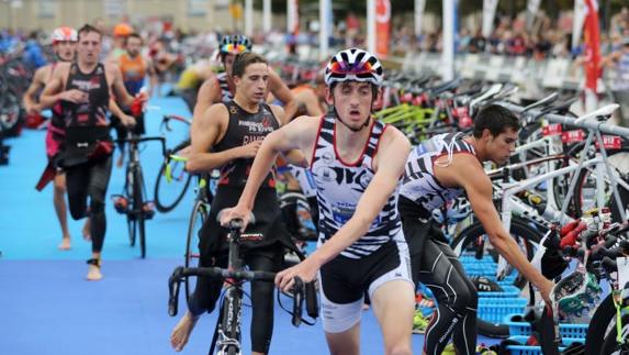 Los clubes gallegos dominan en Gijón el Campeonato de España de Triatlón