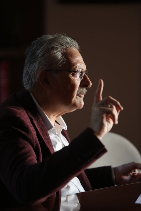 El diputado socialista Antonio Trevín, en un momento de la entrevista. 