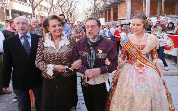 Todavía eran tiempos felices para Carmen Sevilla cuando en 2008 fue fallera de honor en Na Jordana. 