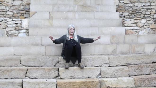 Mary Beard, durante su visita a la Villa Romana. 