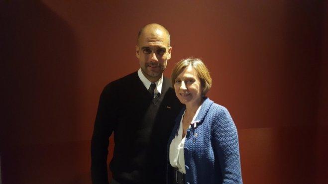 Guardiola se fotografía con Forcadell para mostrarle su apoyo por la querella