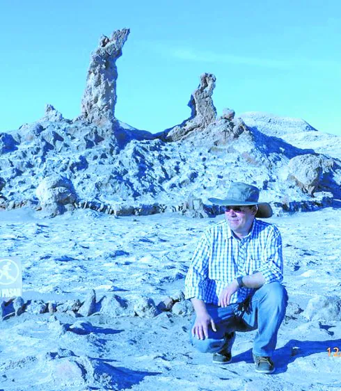 Manuel Capín, posando en pleno desierto del Atacama. 