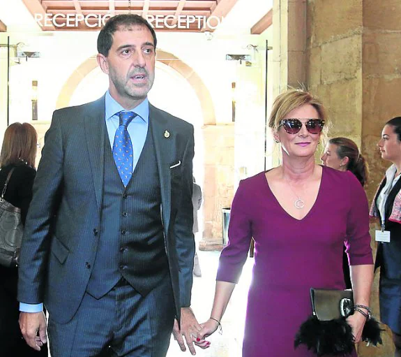 Pedro Luis Fernández, de Fade, con su esposa. 