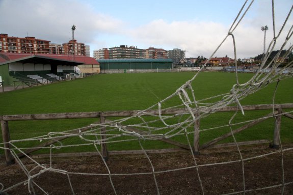 Campo de fútbol de hierba de Ferrota. 