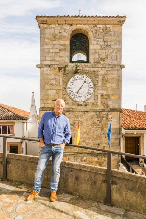 José Ángel Moro, ayer, en la Torre del Reloj de Lastres. 