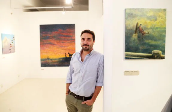 El artista Pedro Fano, en su nueva exposición. 