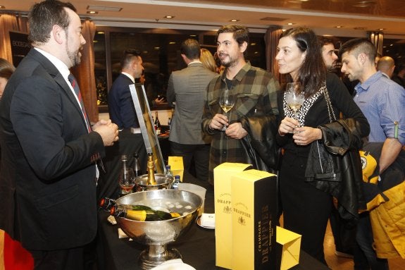 El público se interesó por los productos de los expositores.