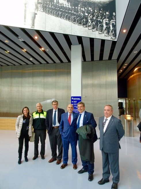 María López Castro, José Luis San Nicolás, Iñaki Loizaga, Tomás del Hierro, Esteban Aparicio y Andoni Oleagordia, en Bilbao. 