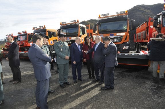 Eduardo Arrojo ofrece explicaciones ante De Lorenzo. 