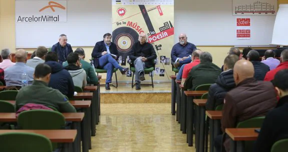Prada, junto a Iñaki Malda, Félix González y Avelino Martínez, ayer en el Campus de Avilés de la Universidad ArcelorMittal. 