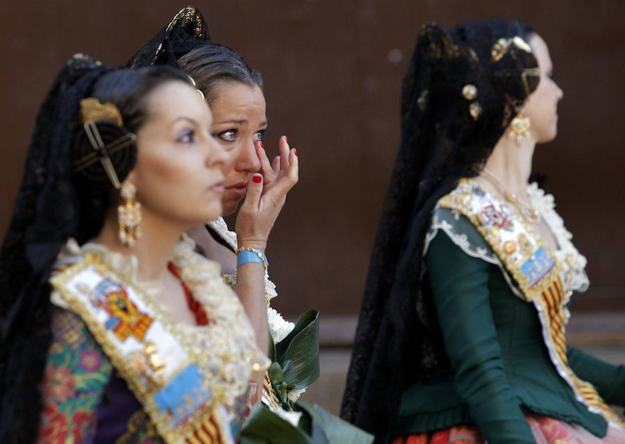 Suspendida la normativa que prohibía los escotes y las faldas por encima de la rodilla para las Falleras Mayores