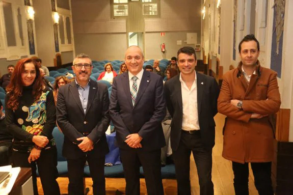 Inés Peñuelas, José Carlos Fernández Sarasola, Enrique Jáimez, Juan Carlos Campo y Leví Pérez, en el Antiguo Instituto. 