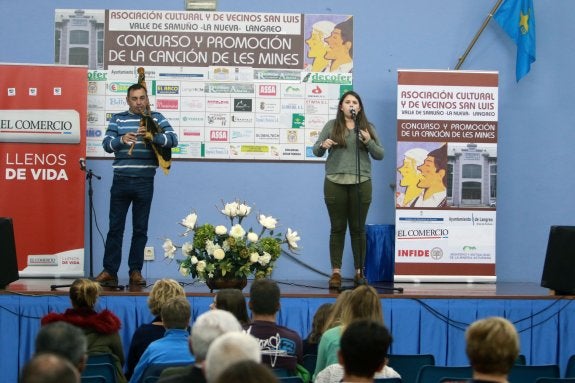 La joven Andrea Menéndez, de Gijón, sobre el escenario. 