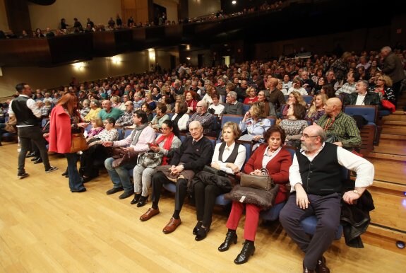 El público abarrotó por completo el Auditorio de Oviedo. 