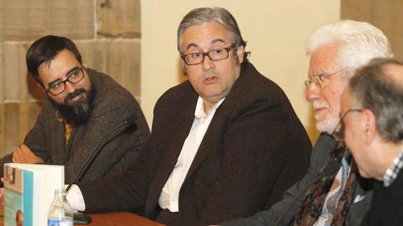 Miguel Rojo, Juan Manuel de Prada, Luis Rubio y Alberto Piquero, durante la presentación celebrada ayer en la Colegiata. 