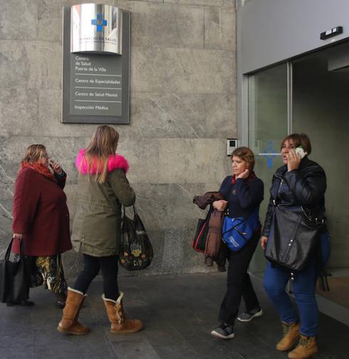 Entrada al centro de salud Puerta de la Villa, en Gijón. 