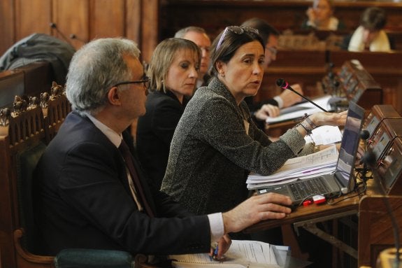 La consejera de Hacienda, Dolores Carcedo, en su intervención en la Junta General. 