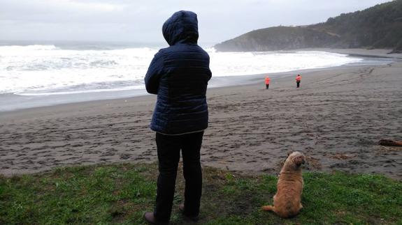 El mar arrebata a un bebé de veinte meses de los brazos de su abuelo en Frejulfe