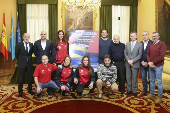 De izquierda a derecha, en la fila de arriba; Antonio Corripio, Jesús Martínez, Paula Sánchez, Eduardo Jiménez Gafo, Antonio Morales, Javier Rodríguez, Juan Carlos Feijoo y José Carlos Fernández Sarasola; abajo, Pablo Méndez, Cristina Imargues, Alba Hernández y José Ramón Tuero. 