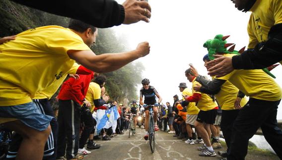 Subida a L'Angliru en  una de las pasadas ediciones de la Vuelta a España. 